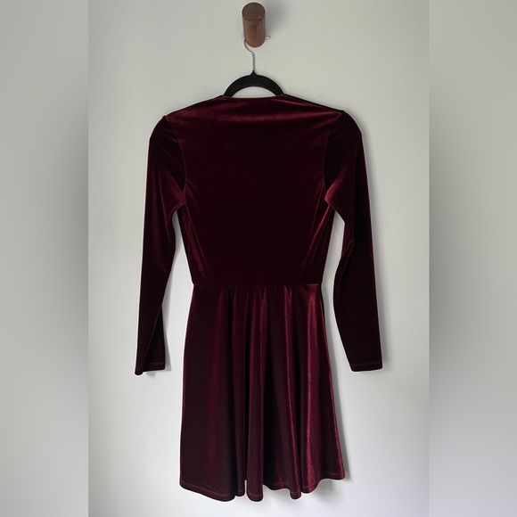 American Apparel Deep V Velvet Skater Dress in Burgundy, Size Medium - Picture 2 of 4